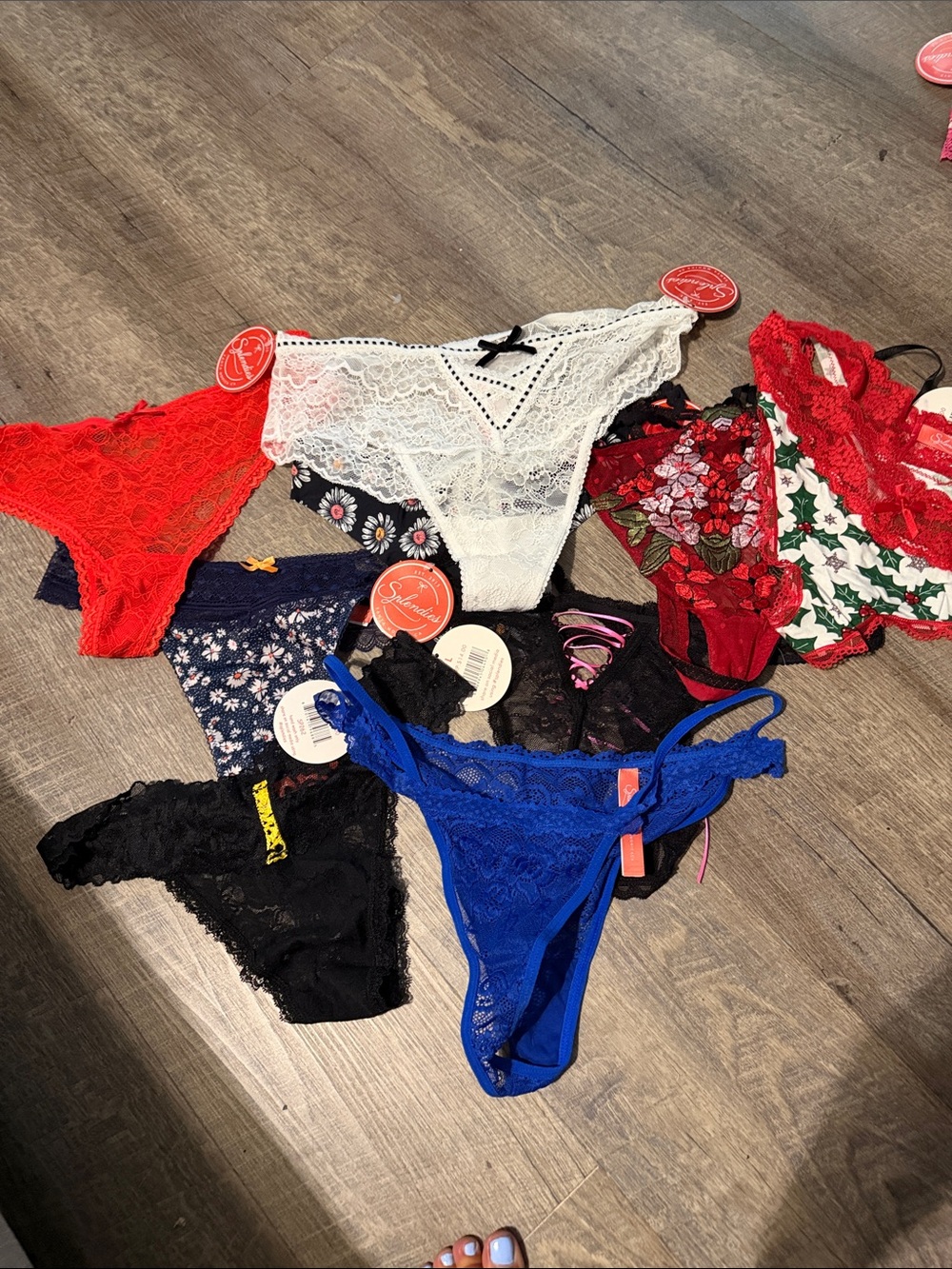 Splendies lot of 9 thongs. All size Large. NWT